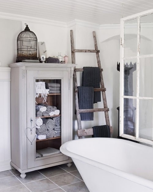 Hang your towels on a rustic ladder.